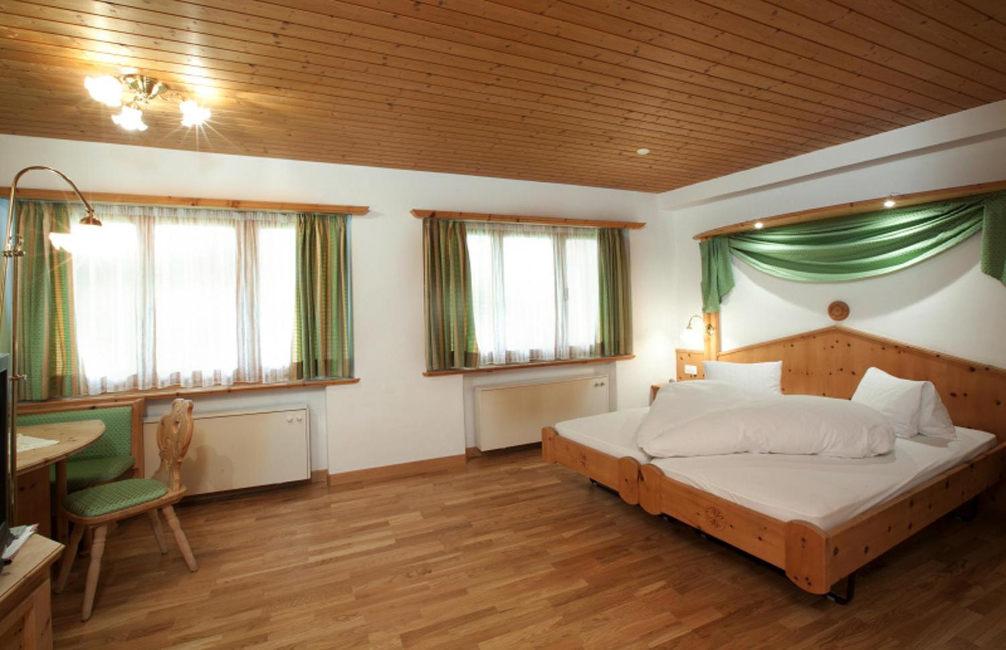 Hotel Astras ชกูอล ภายนอก รูปภาพ